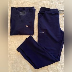 Figs scrub set Catarina top and Zola skinny bottoms. Size M